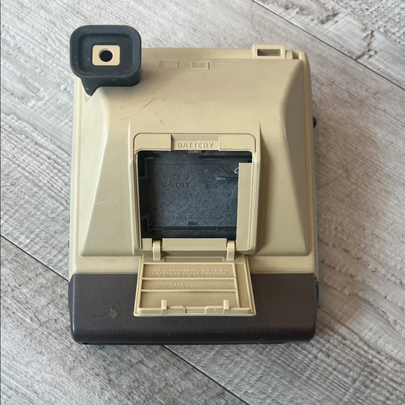 Kodak Partytime Instant Camera - Tan and Black - Picture 11 of 13